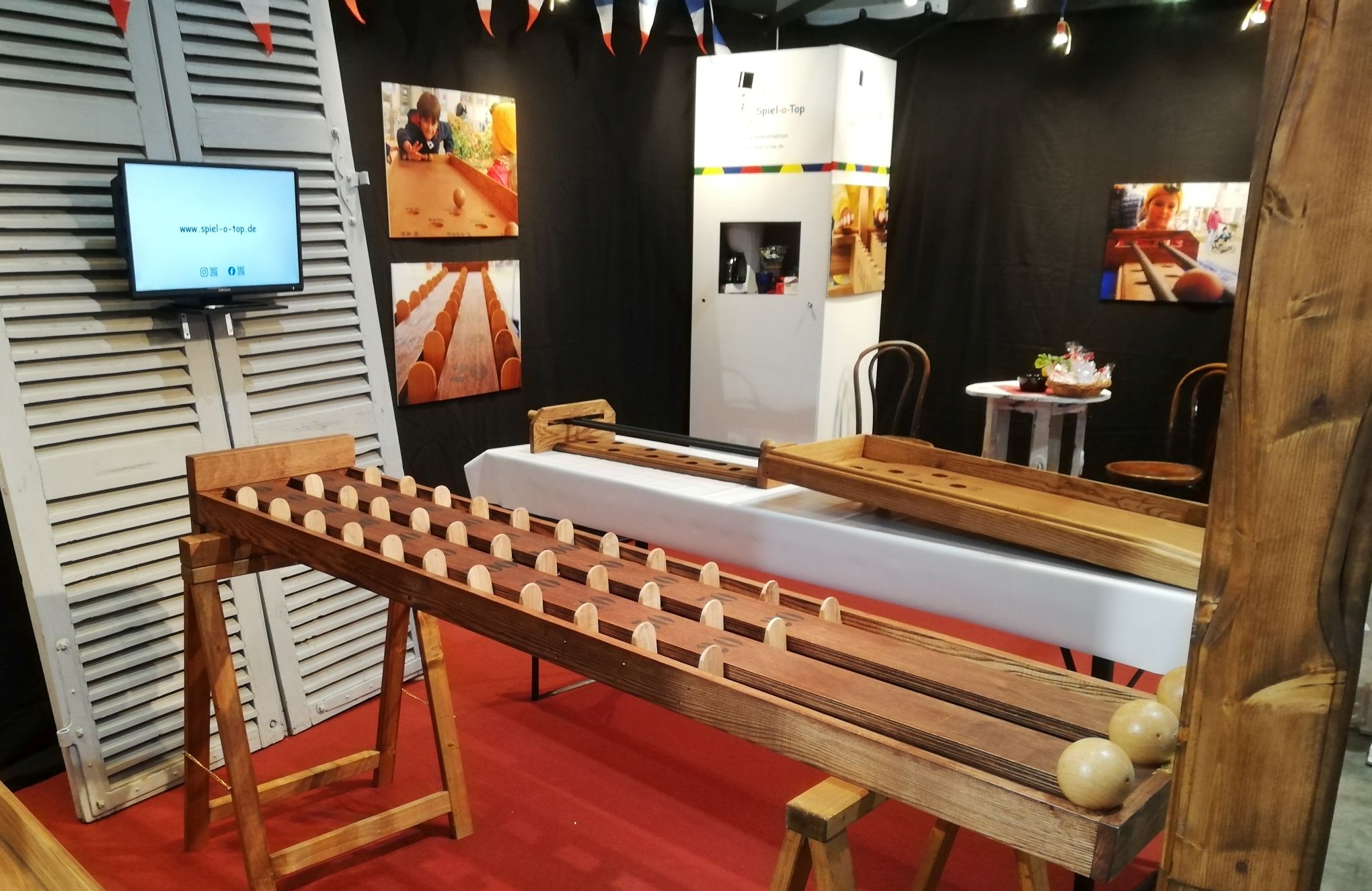 Der Messestand von Spiel-o-Top auf der Internationalen Kulturbörse in Freiburg - Die Spiele